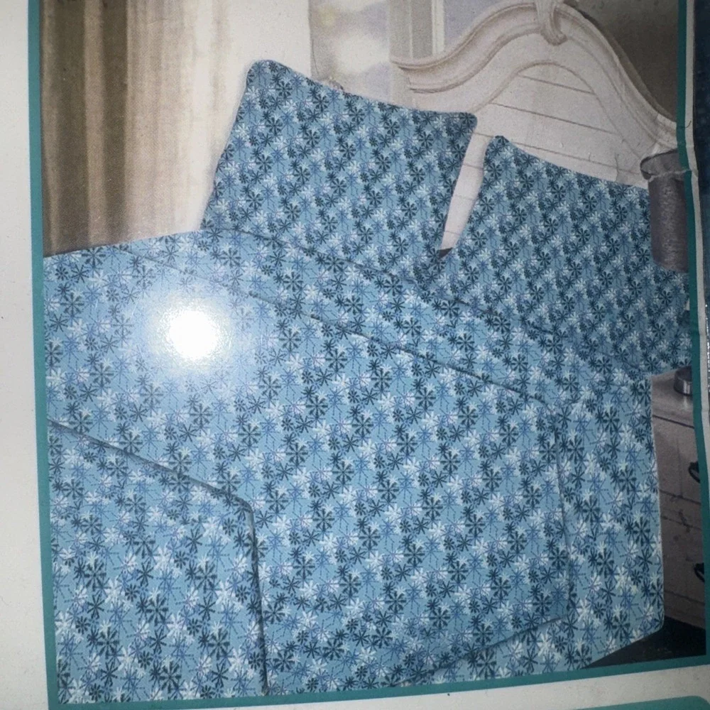 Snow Flakes Full Flannel Sheet Set - Warm & Cozy 100% Cotton